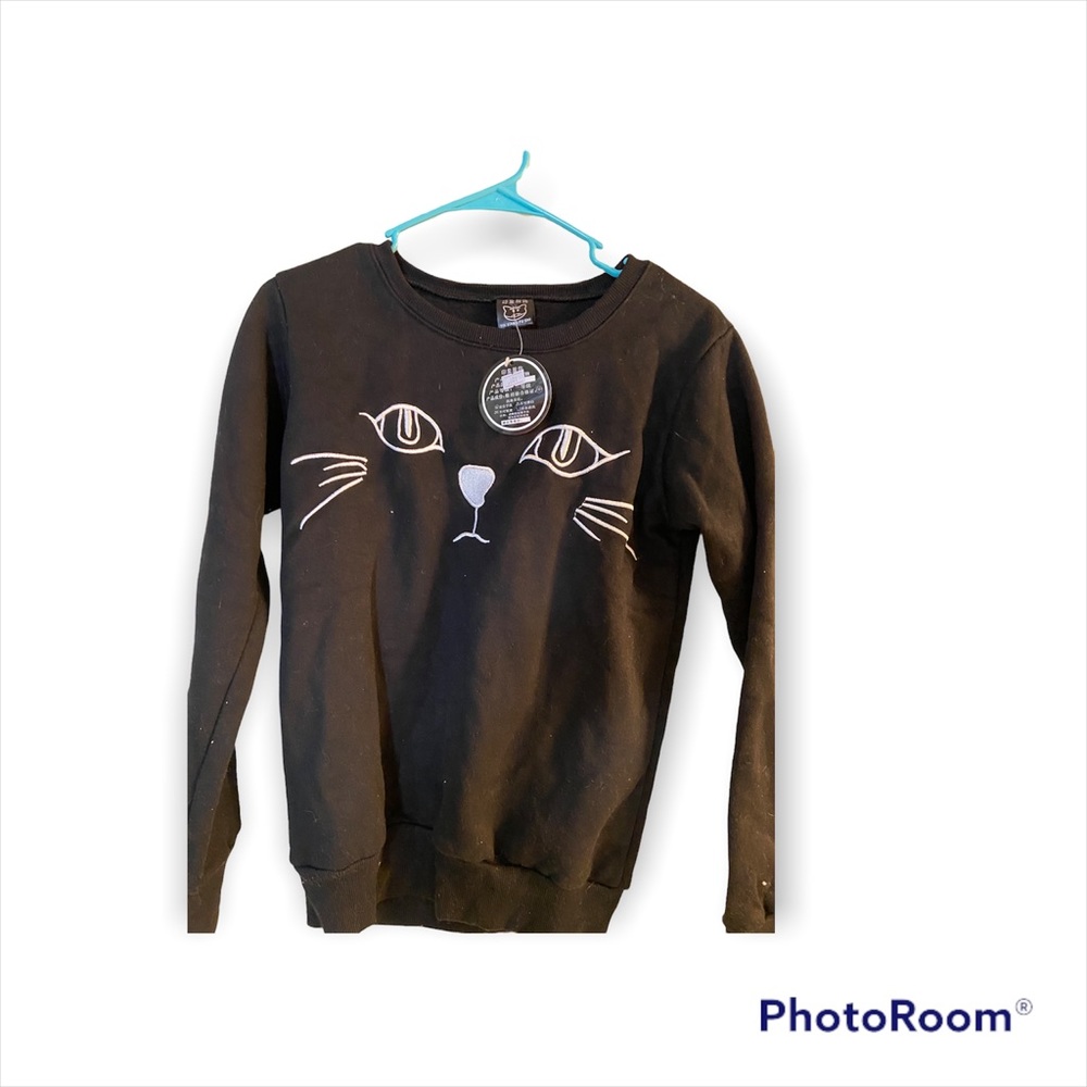 Black Cat Sweatshirt Yin Xiang Fushi. NWT.